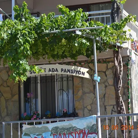 Soeguet Ada Pansiyon בית אירוח
